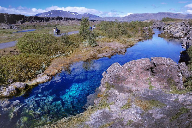 Между Европой и Америкойphoto preview