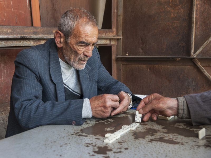 портрет, репортаж, мужчина, игра, путешествие, закавказье, армения, горис Доминоphoto preview