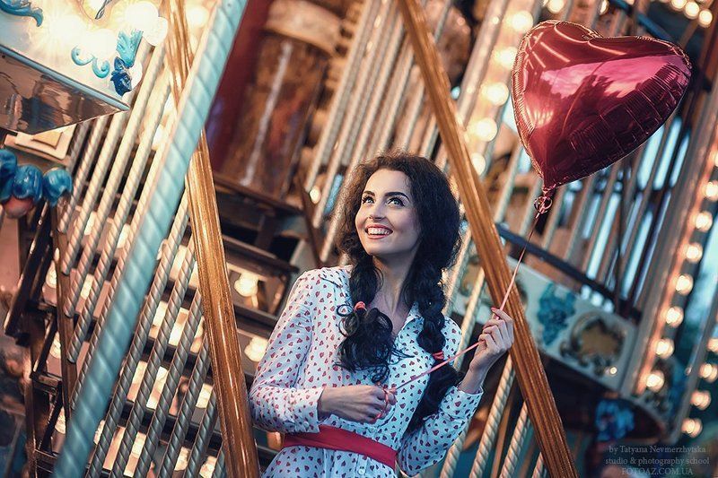 карусель, девушка, шарик Полинаphoto preview