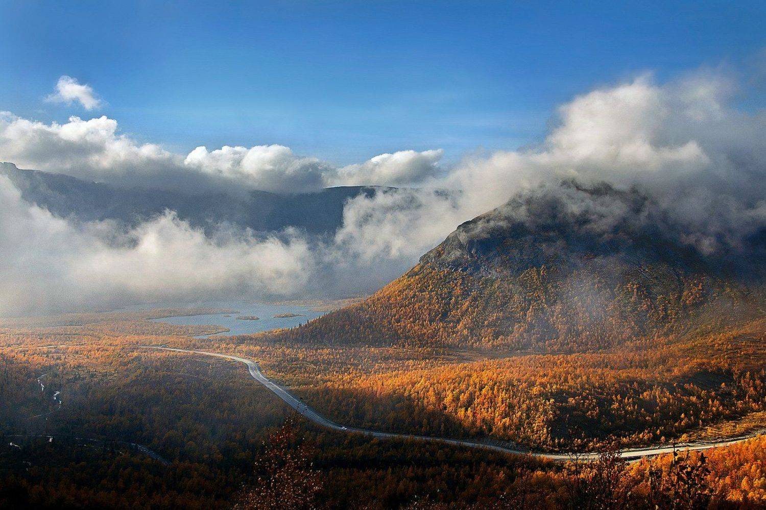 хибины, горы, небо, облака, осень, лес, дорога, озеро, голубой, золото, оранжевый, рыжий, погода, солнце, дождь, кольский, север, заполярье, путешествие, Григорий Ильин