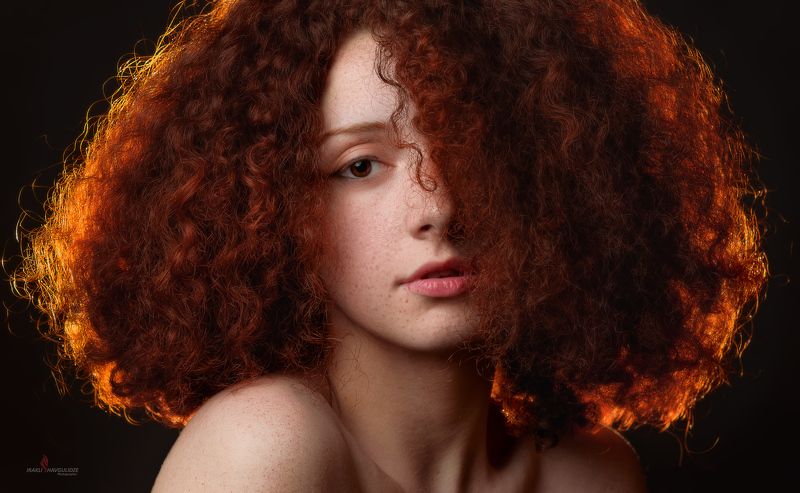 студия, Грузия, портрет, рыжая Девушка в красномphoto preview