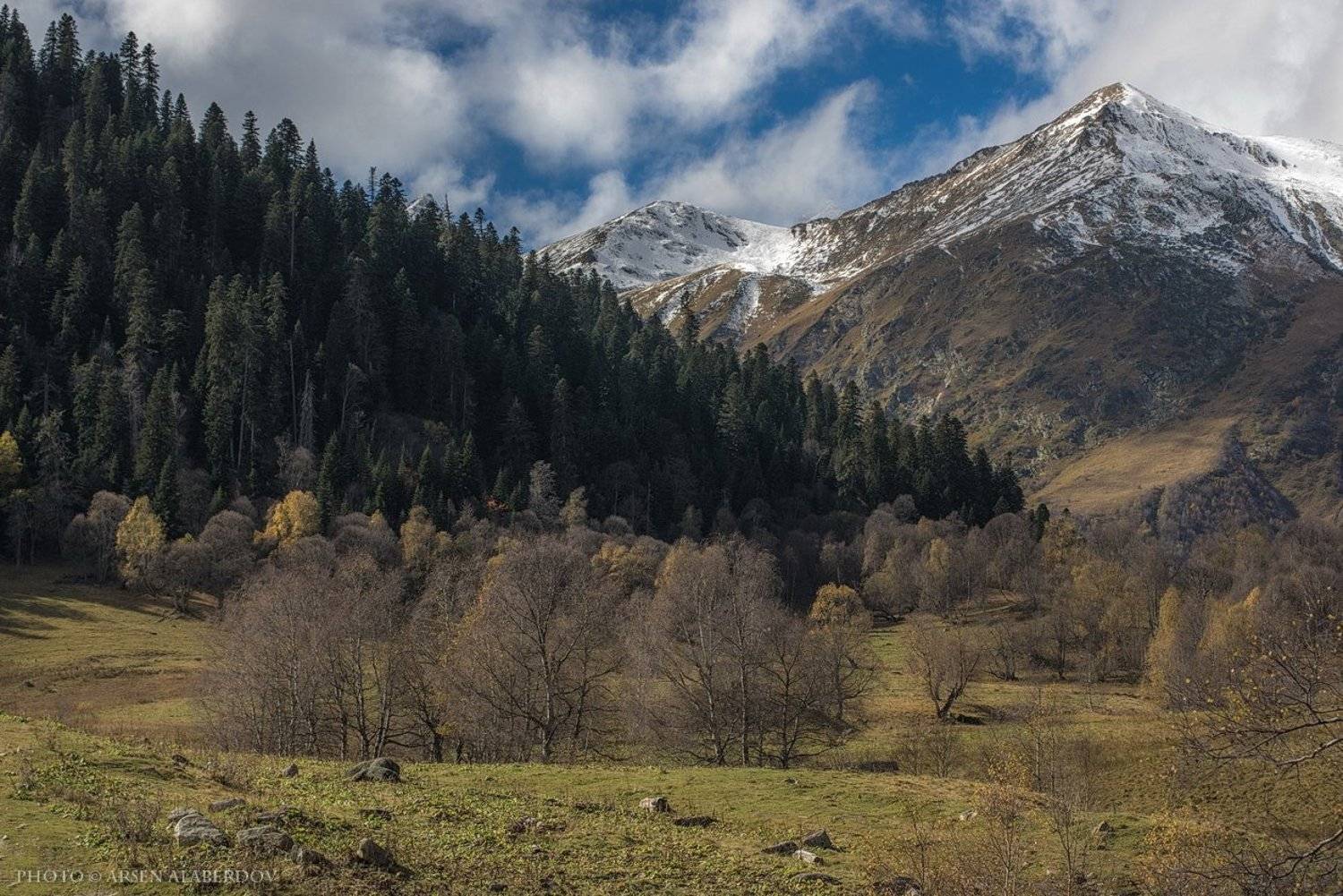 поле,пшеница,рожь,тучи, солнечный свет, скалы, холмы, долина, облака, путешествия, туризм, карачаево-черкесия, кабардино-балкария, северный кавказз , закат, свет, лучи, Арсен Алабердов