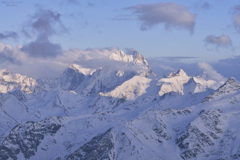 Ушба, Большой Кавказский хребет, Кавказ, Северный Кавказ, Кабардино-Балкария, Приэльбрусье, КБР, Эльбрус, Горы, Пейзаж, Облака, Дневной пейзаж Ушба в облакахphoto preview