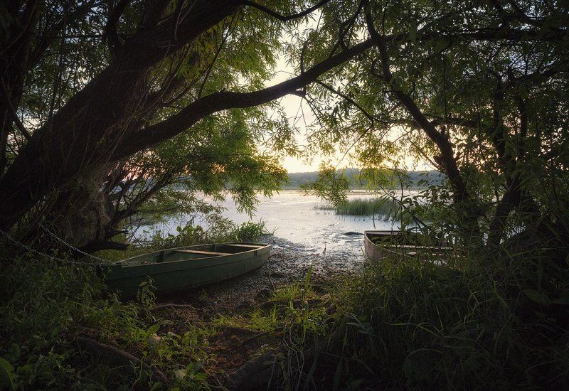 озеро, закат, солнце, лодка, облака, вечер Усталый день и отдыхают корабли...photo preview