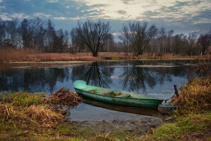 осень,утро,берег,река,камыш,лодочка Осени причал ...photo preview