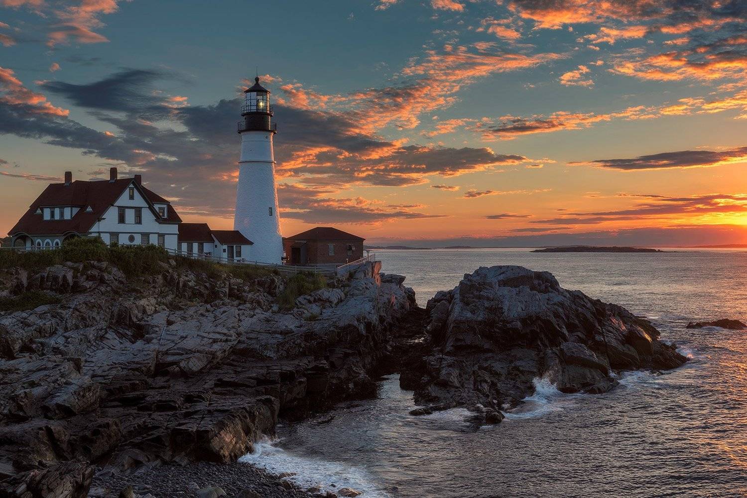 Lighthouse. Автор: Дмитрий Виноградов lighthouse, maine, portland, head, usa, cape, elizabeth, sunrise, sunset, coastline, color, landscape, sea, water, rocks, photography, monument, ocean, atlantic, new, england, coast, east, light, coastal, house, seascape, маяк, рассвет, море,, Дмитрий Виноградов