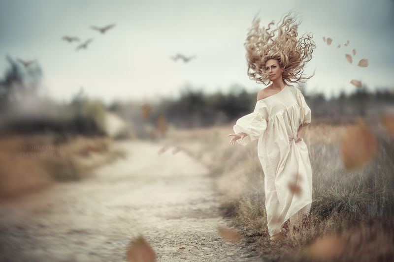 портрет девушки жанр осень ветер ...photo preview