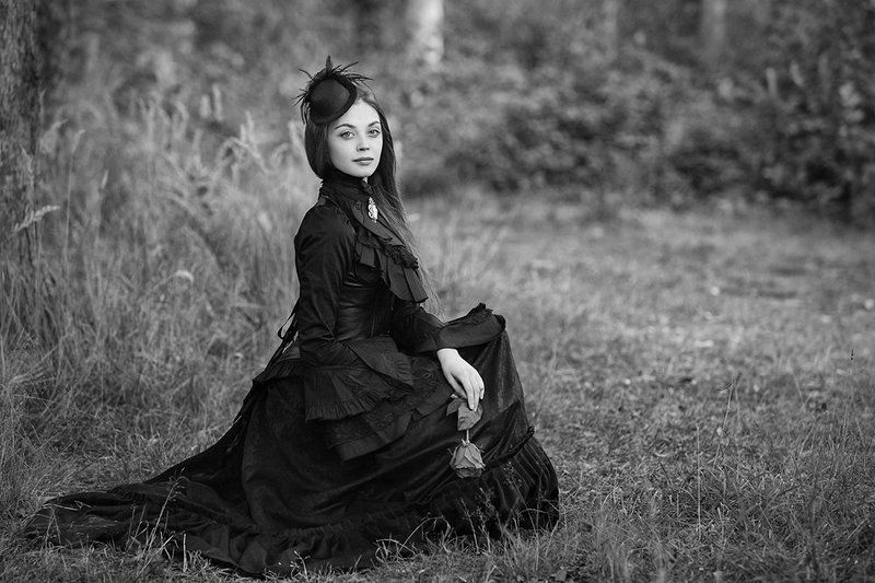 Lady in blackphoto preview