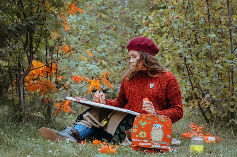 Художник что рисует осень  фото превью