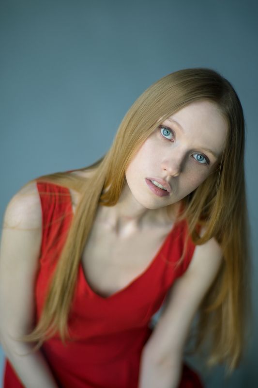 девушка портрет Red Girlphoto preview