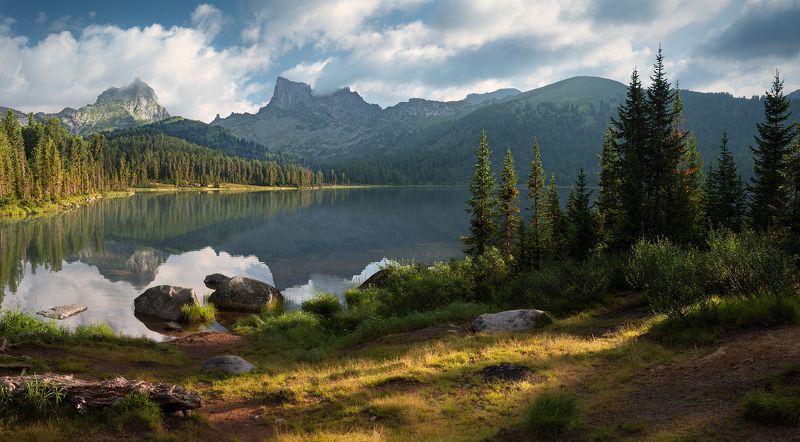 природа, пейзаж, горы, Ергаки, Саяны, скалы, утро, большой, красивая, озеро, камни, берег, лес, холодный Утро на озере Светлоеphoto preview