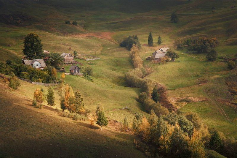 Деревенька на склонахphoto preview