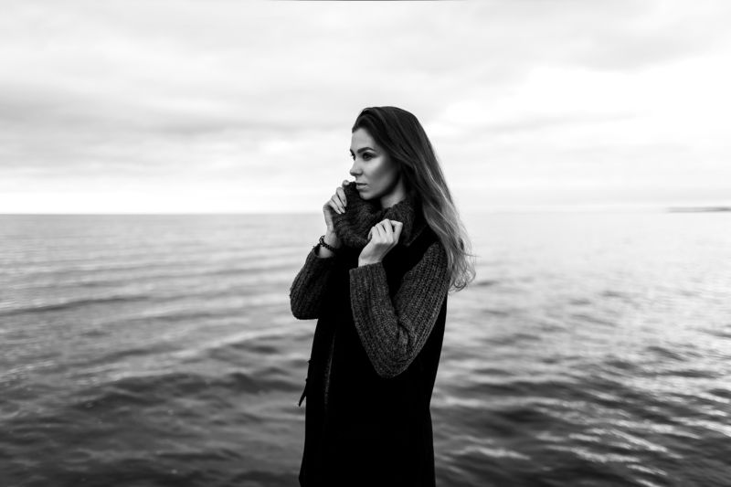 sea, girl, wind, weather, beauty, black and white, hair, beach Jenya Zzzzzzzzzzphoto preview