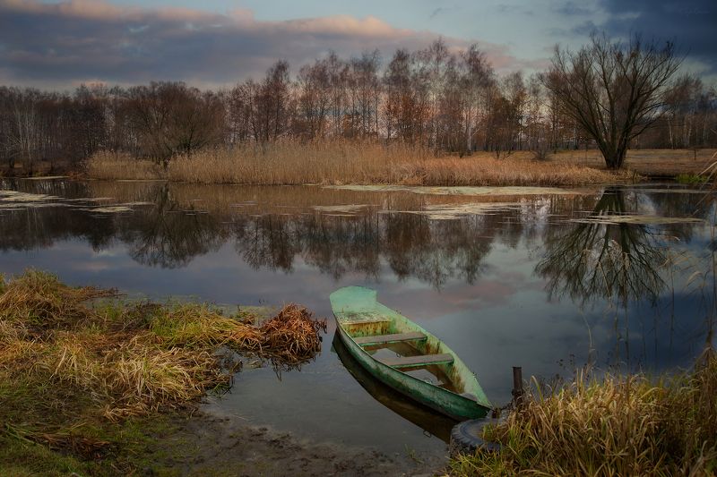 осень,утро,берег,река,лодочка Местечко осени ...photo preview