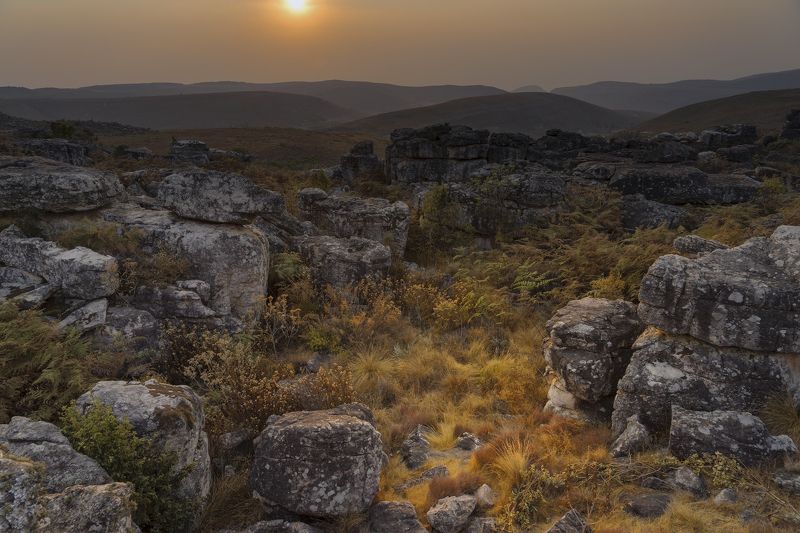 ангола, лубанго, рассвет, камни, осень Рассвет в городе камней фото превью