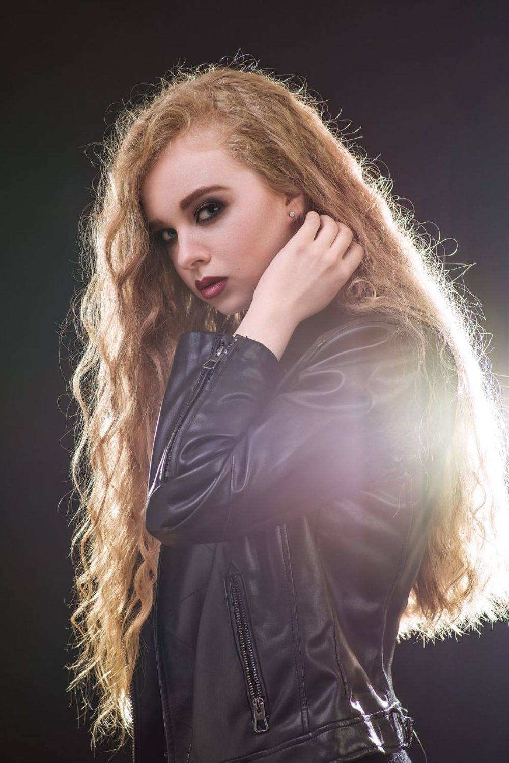 Девушка. Автор: Зарецкий Юрий , Зарецкий Юрий