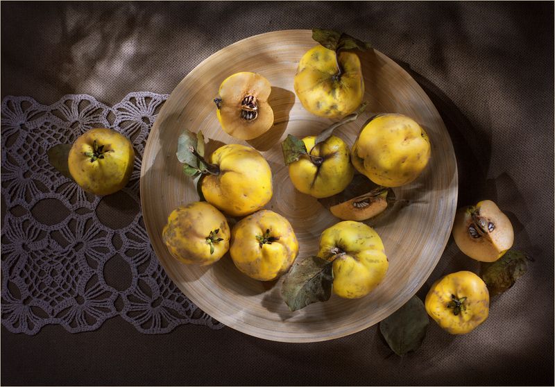 осенний натюрморт, айва Золото осени.Айваphoto preview