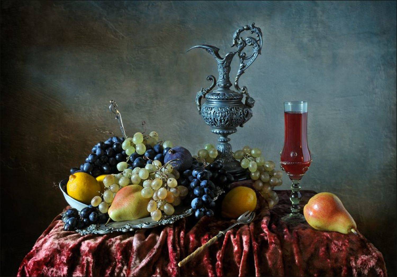С вином и виноградом. Автор: Елена Соловьёва натюрморт , виноград, кувшин, вино , фрукты, Елена Соловьёва