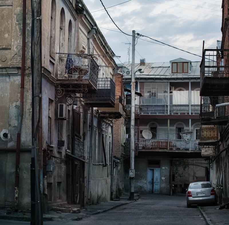 старый тбилиси, старик, гавана Кубинские мотивы в Старом Тбилиси.photo preview