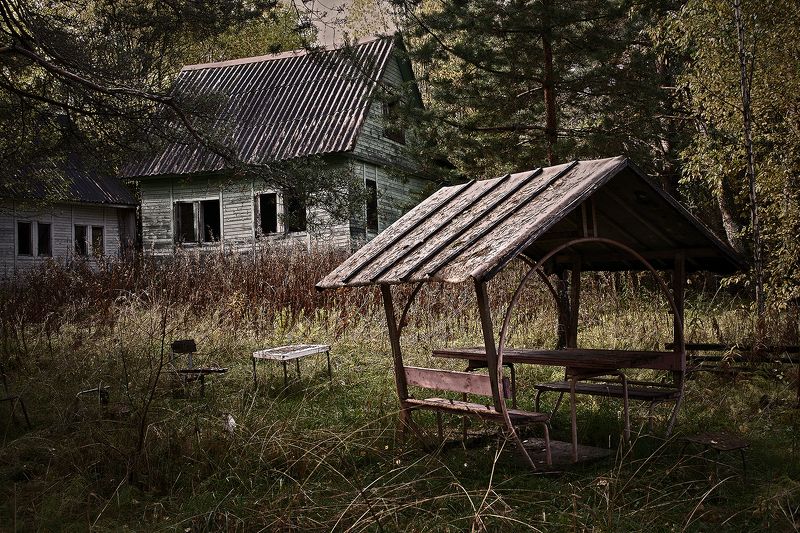 #deep.spb, #deepspb, #decay, #abandoned, #abandonedplaces, #abandonedworld, #арт, #art, #light, #shadows, #colors, #парк, #листья, #осень, #walls, #window, #nature, 171019.1photo preview
