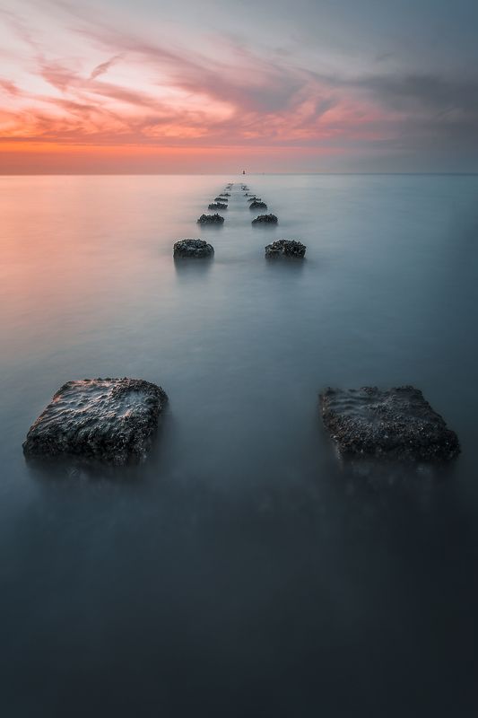 море, закат, старый пирс, камни, солнце, вода, перспектива, шаг за шагом, *Step by step*photo preview