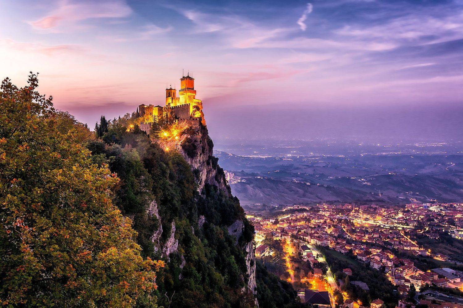 Гуаита на закате.. Автор: Виктор Голобородько monte titano, castello, castle, night castle, san marino, guaita, la prima torre guaita, гуаита, сан марино, Виктор Голобородько