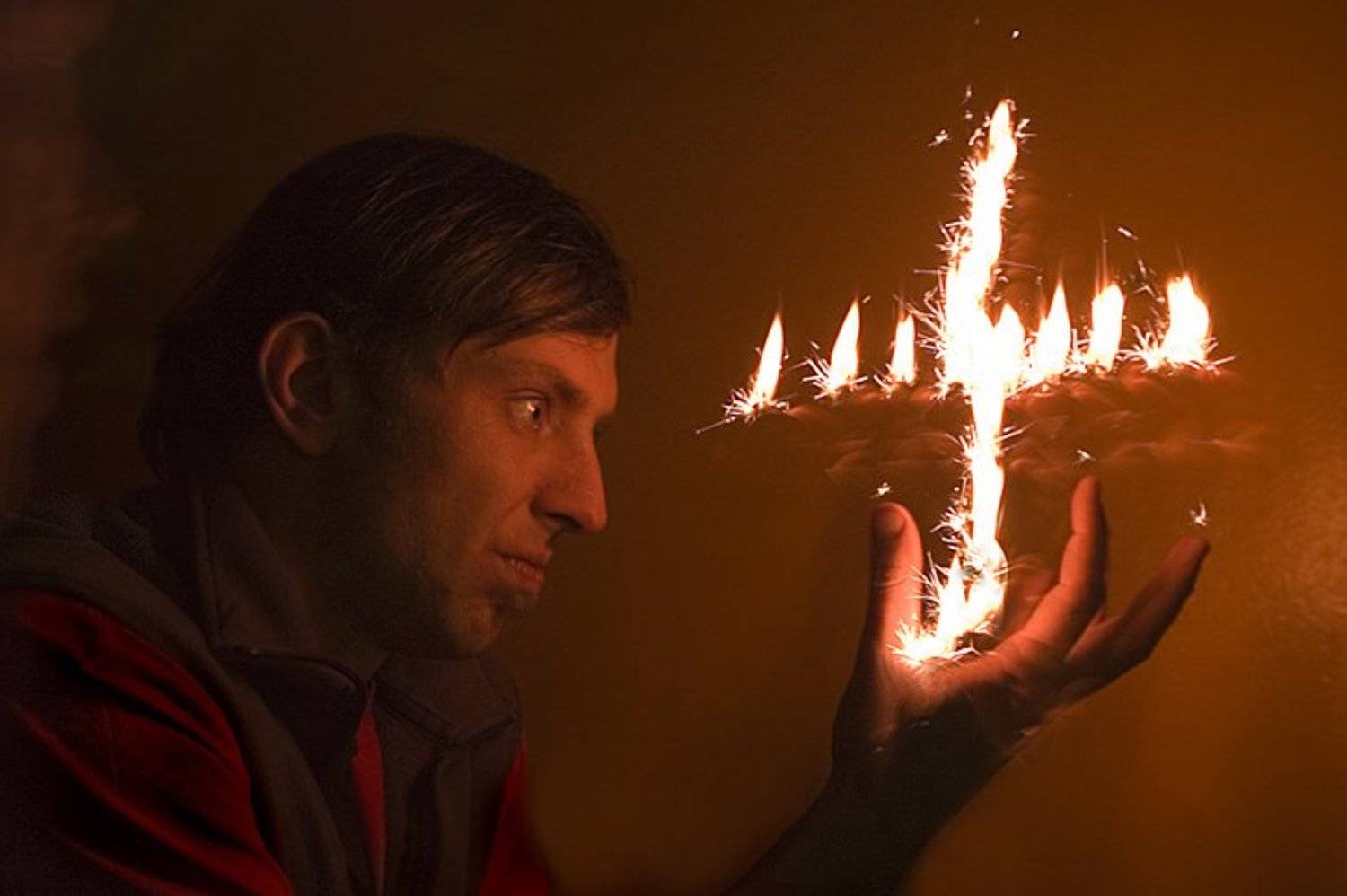 Мистификация. Автор: Евгений Пугачев. огонь крест, Евгений Пугачев.