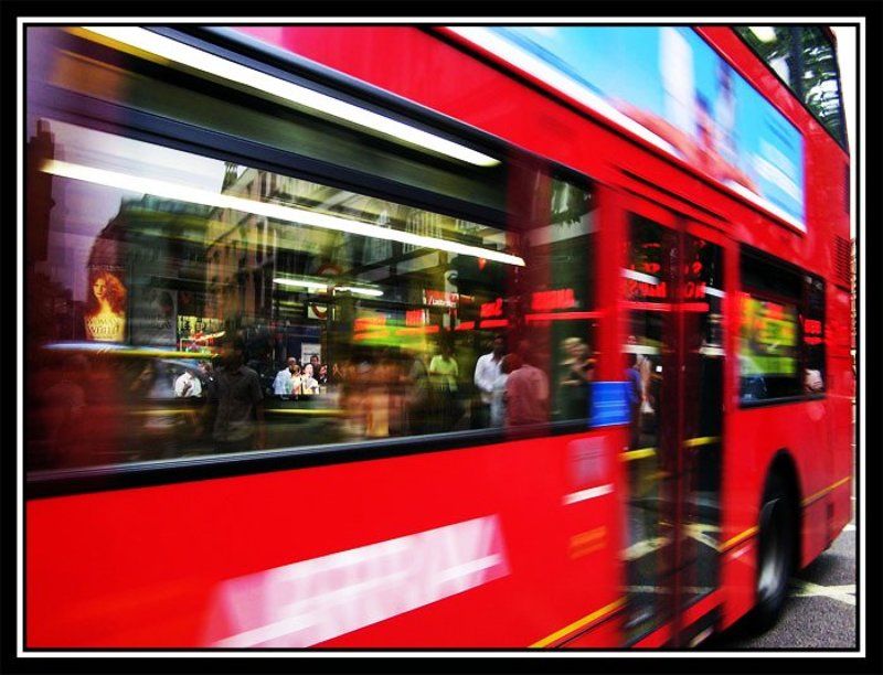 автобус, отражение Суета-сует фото превью