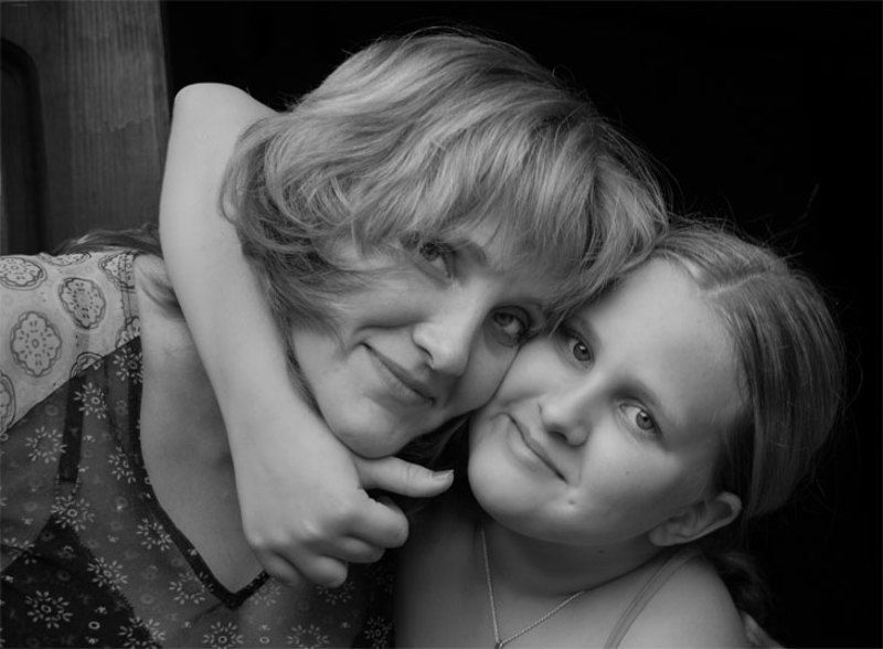 мама, ребенок, ч/б, портрет Как две каплиphoto preview