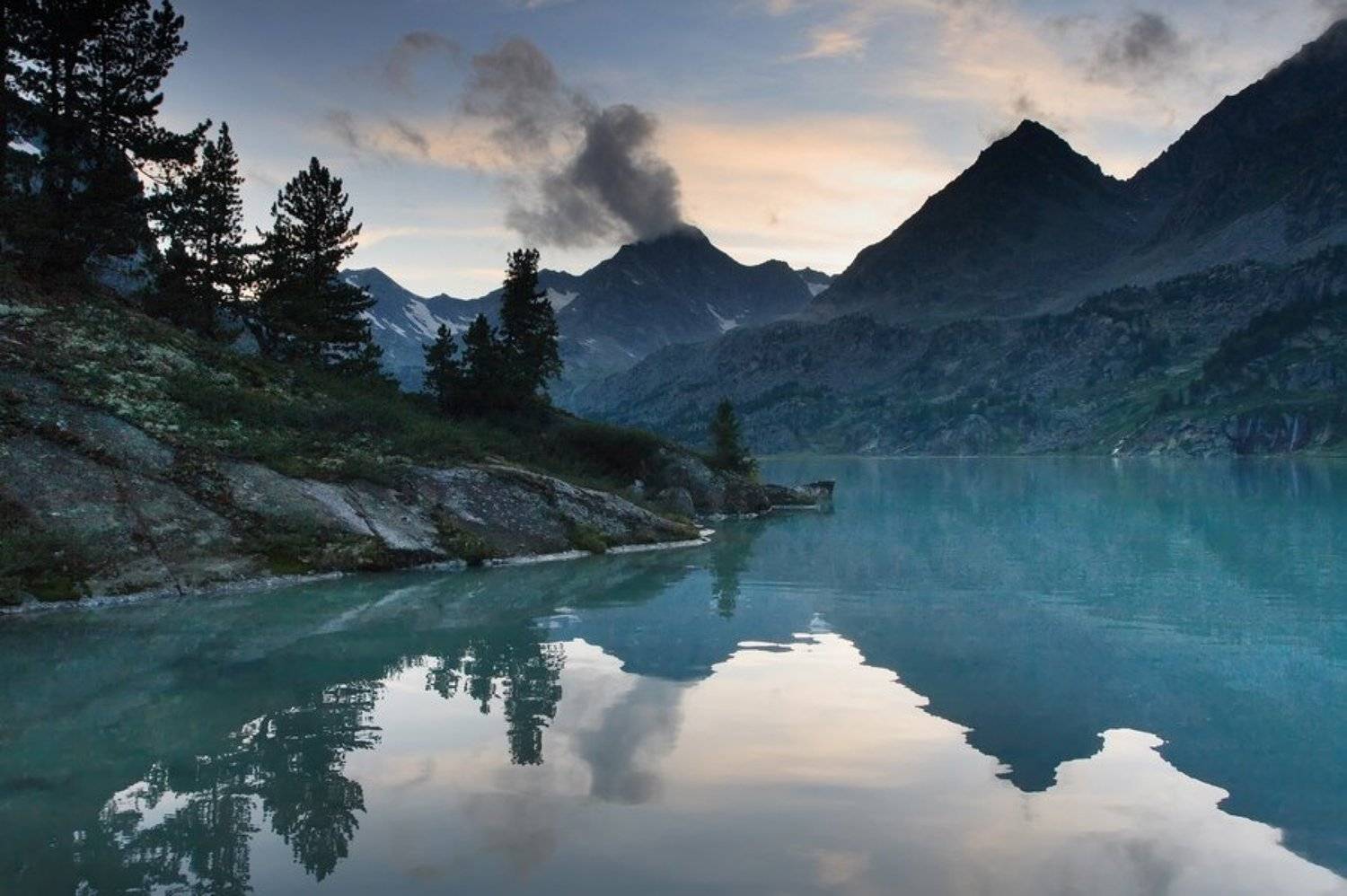 Подражая вулкану. Автор: Олег Шубаров алтай, озеро, дарашколь, вечер, Олег Шубаров