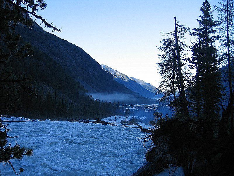 алтай, река, туман, горы Вечереет. Туман над рекой. фото превью
