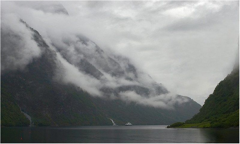 норвегия, фиорд Фиорды, или шхеры, другими словами, - это, знаете, такие узкие заливы (с) Капитан Врунгельphoto preview