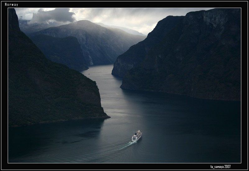 норвегия, фьорды, паром, горы Мрачный Согне Фьордphoto preview