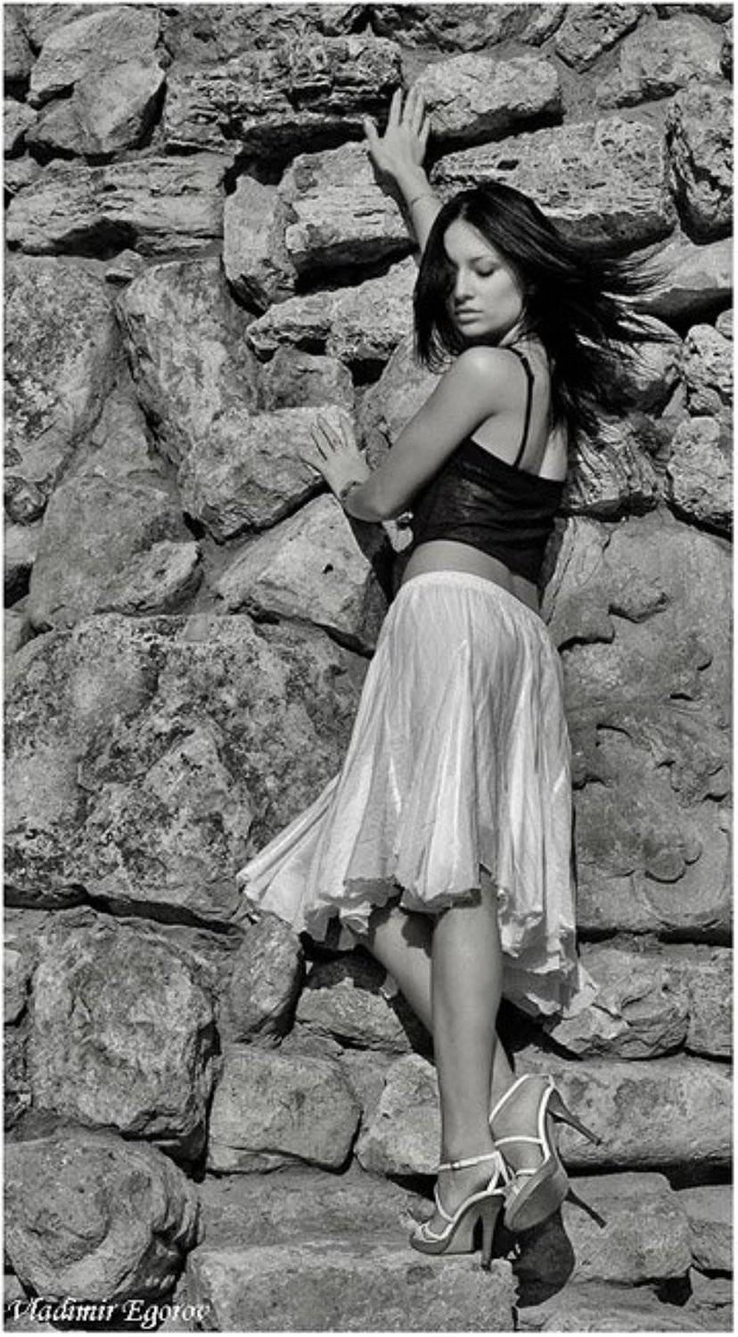 девушка, камни, ч/б, грот, александровский сад, Vladimir Egorov