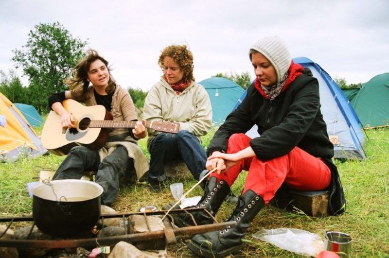 девушки, поход, гитара, соловки В походеphoto preview