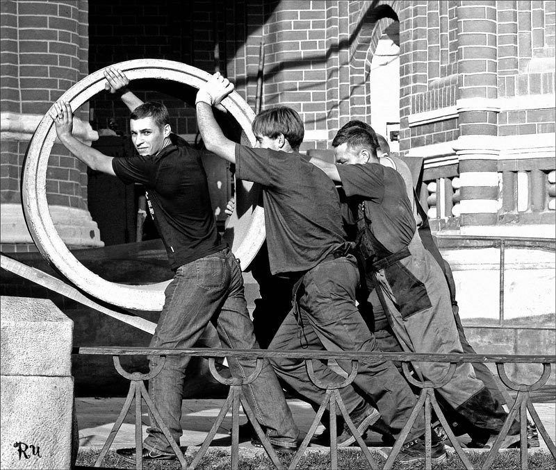 Рабочие работают работуphoto preview