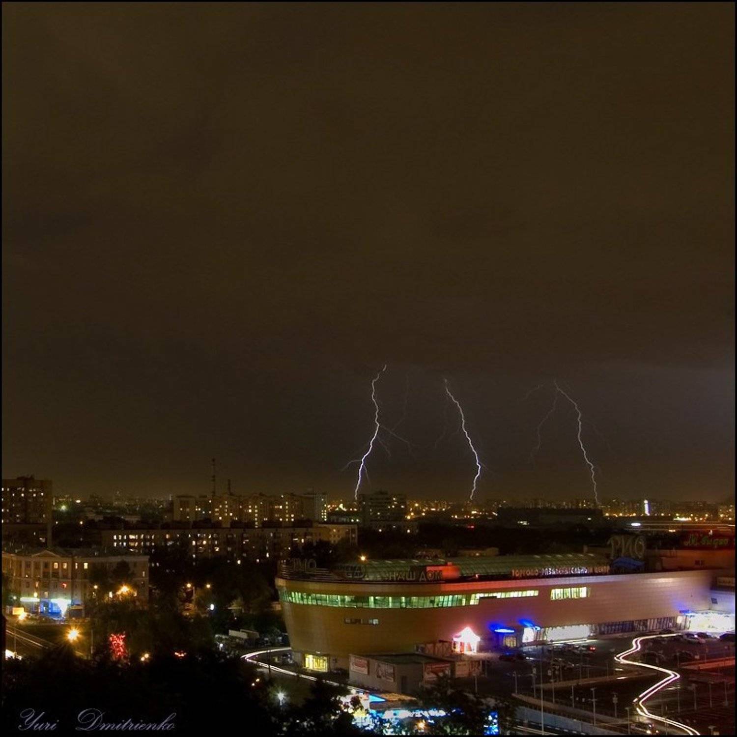 Trinity. Автор: Yuri Dmitrienko москва, гроза, молния, Yuri Dmitrienko