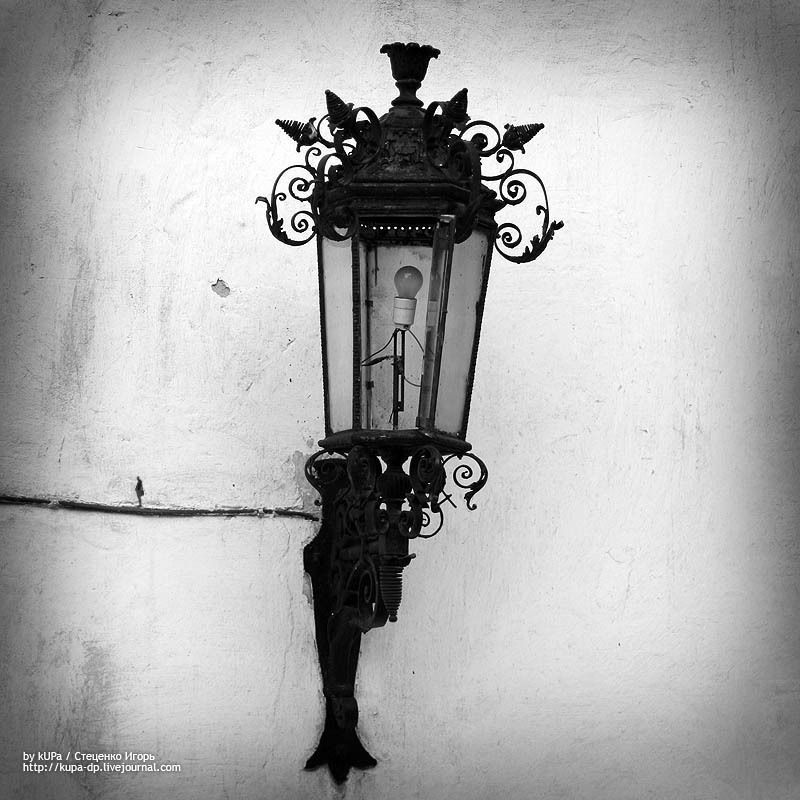 фонарь, чб, человек Не только фонарь одинокphoto preview