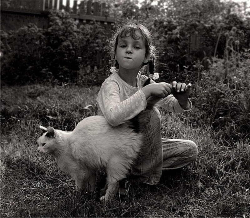 ульяна, кошка крутить хвостыphoto preview