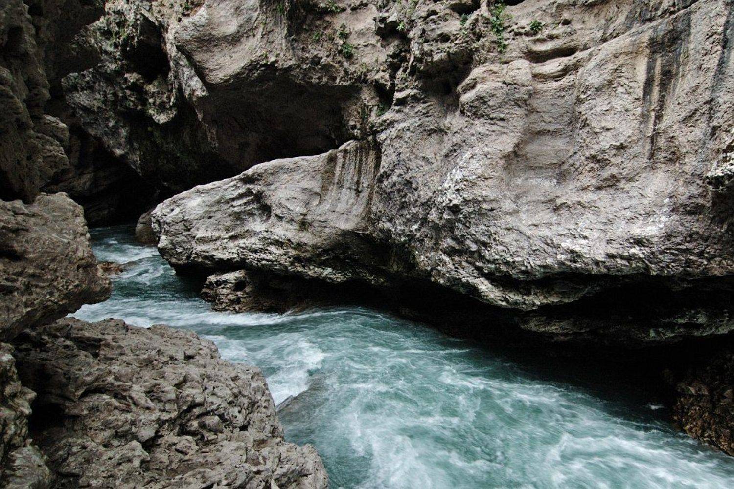 Они сошлись: вода и камень. Автор: Kaiser Sozo пейзаж, адыгея, горы, река белая, Kaiser Sozo
