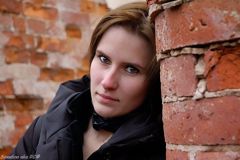 портрет, девушка, стена Аллаphoto preview