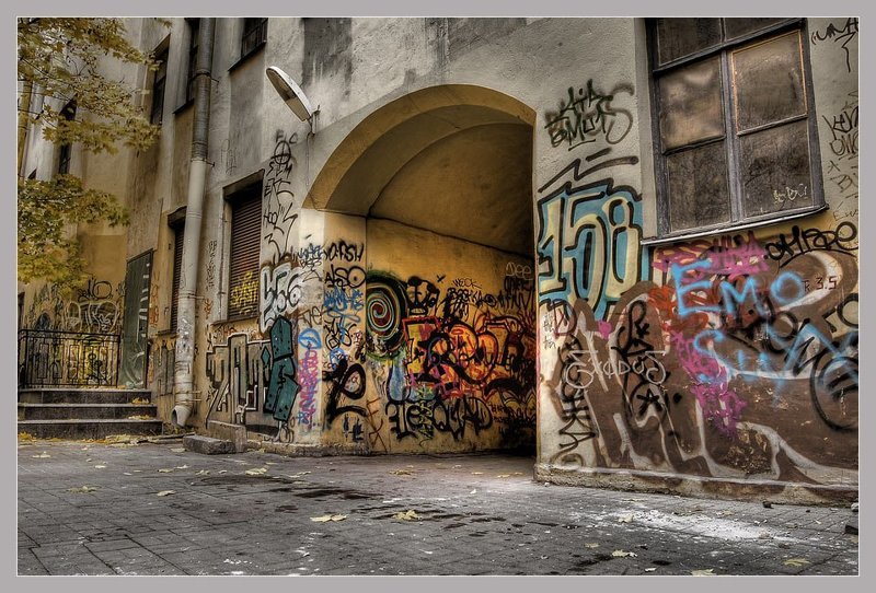 двор,осень,город По местам не хоженным...(2)photo preview