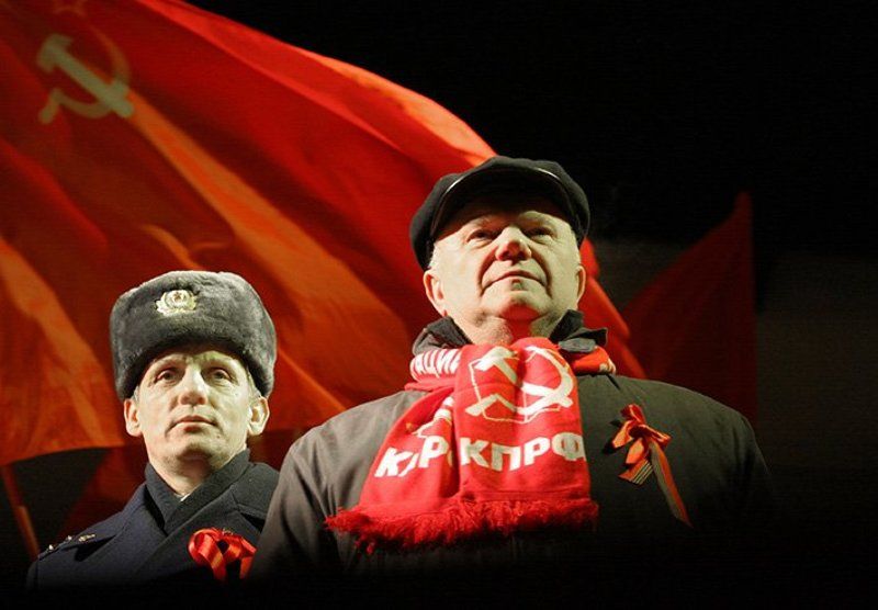 ...И Ленин, такой молодой, и юный октябрь впереди... )))photo preview