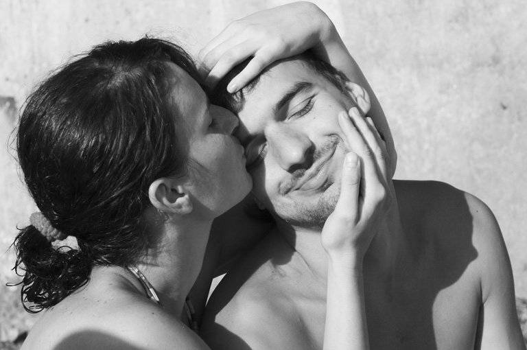 двое, поцелуй, удовольтвие, улыбка, Евгений Лувсандугар