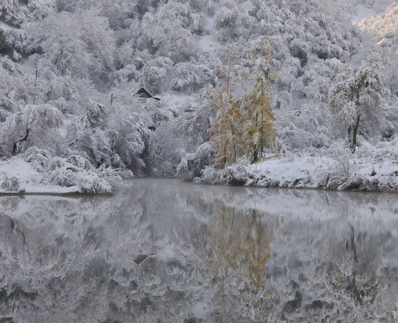 алматы, юбилейный, снег, осень зазеркальеphoto preview