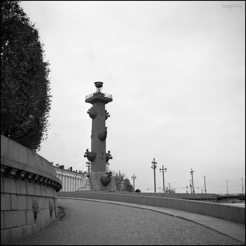 Ростральная колоннаphoto preview