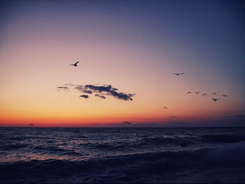 Догорает деньphoto preview