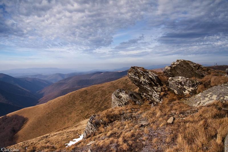 карпати, боржава, скелі посеред гірphoto preview