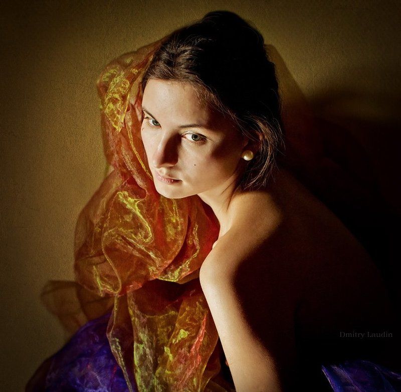 С жемчужной сережкойphoto preview