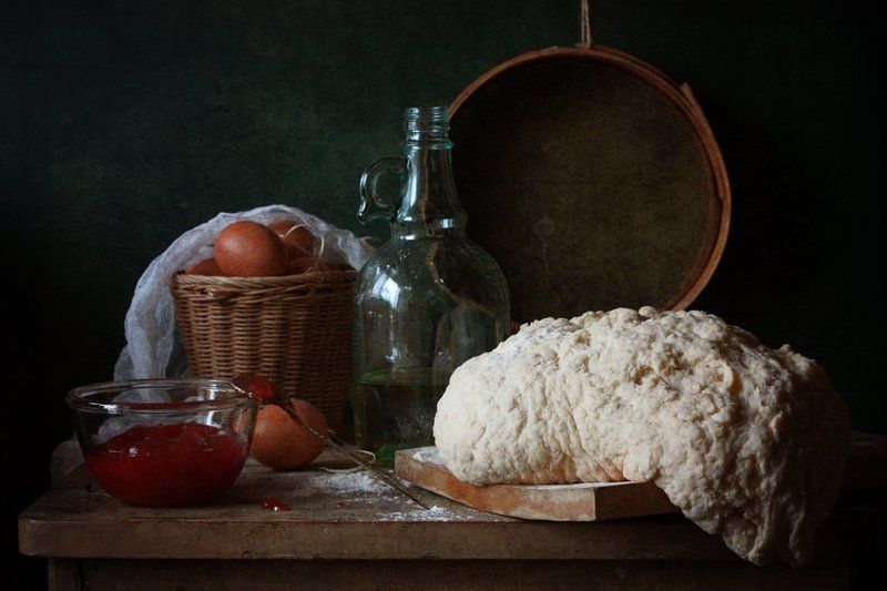 тесто, повидло, сито, яйцо Натюрморт с тестом...photo preview